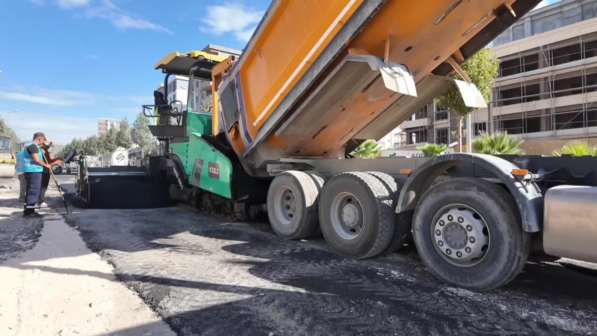 Adıyaman'da Filamingo Yolu'nda asfalt uygulaması başladı