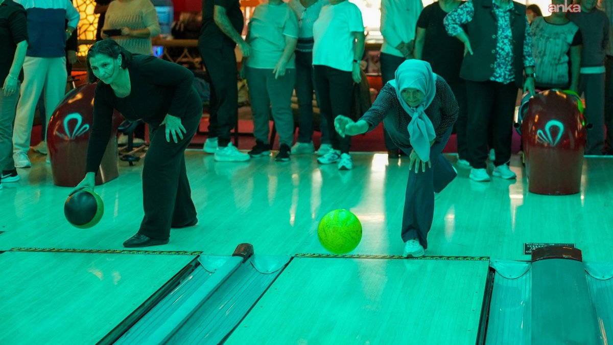Maltepe'den yaşlılara özel bowling keyfi
