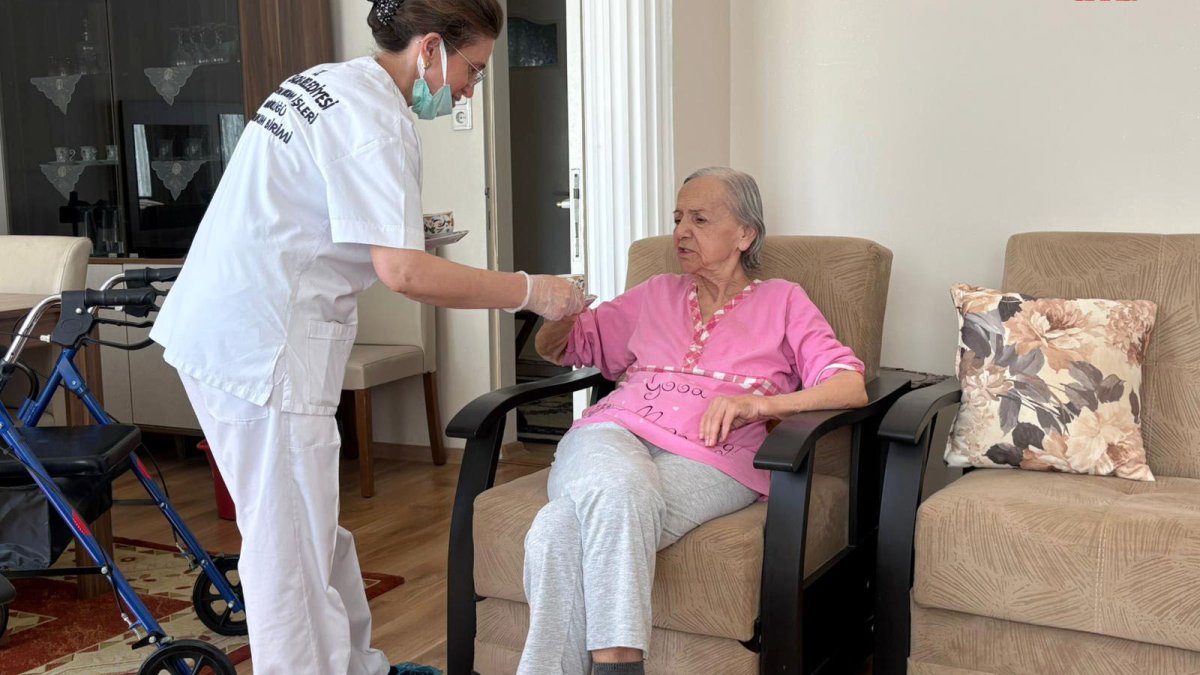 Kuşadası'ndan anlamlı destek: Yaşlılar günü kutlandı