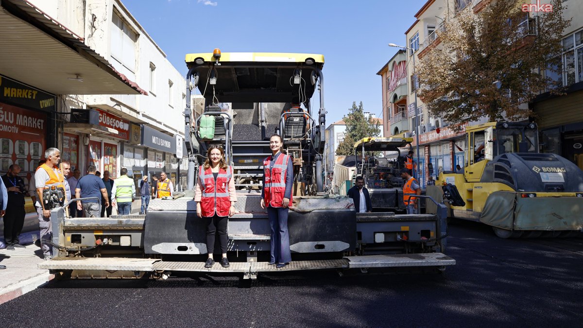 Özdemir, asfalt çalışmalarını yerinde inceledi