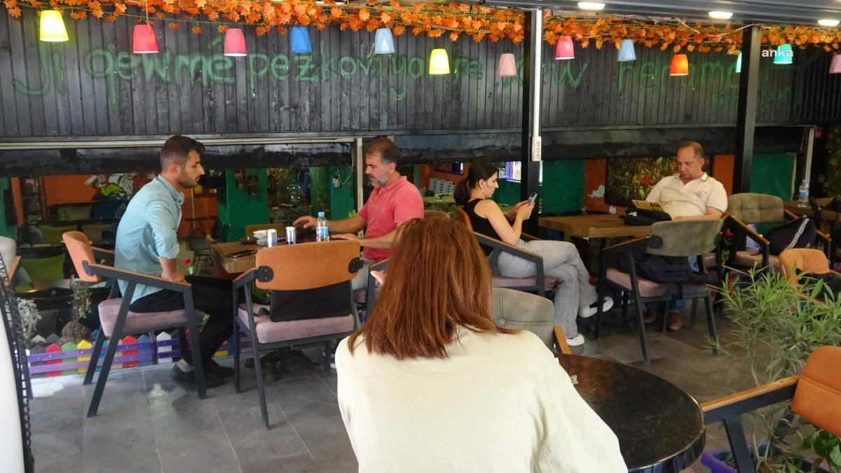 Kürtçe hizmet veren kafe sahibi hakkında dava açıldı