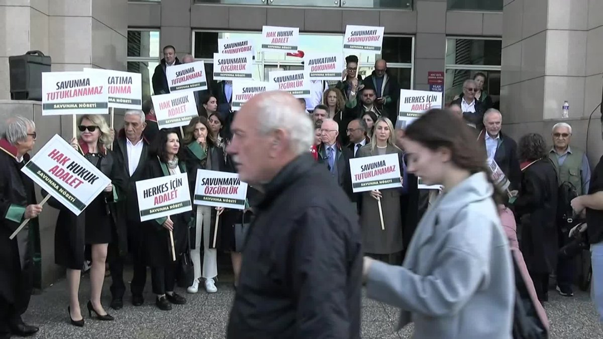 İstanbul Barosu, tutuklu avukatlar için savunma nöbeti başlattı!