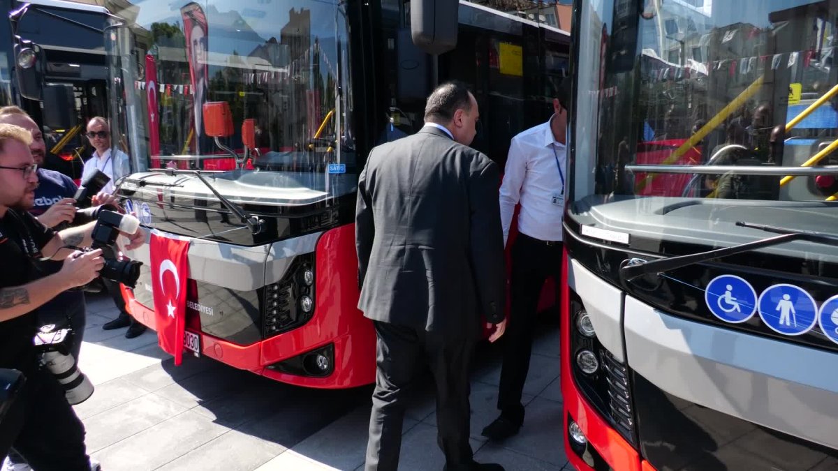 Manisa'nın ulaşım ağı, 15 yeni otobüsle güçleniyor