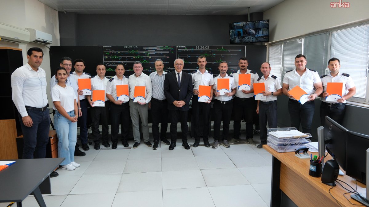 Antalya'daki tramvay kontrolörlerine uluslararası sertifika