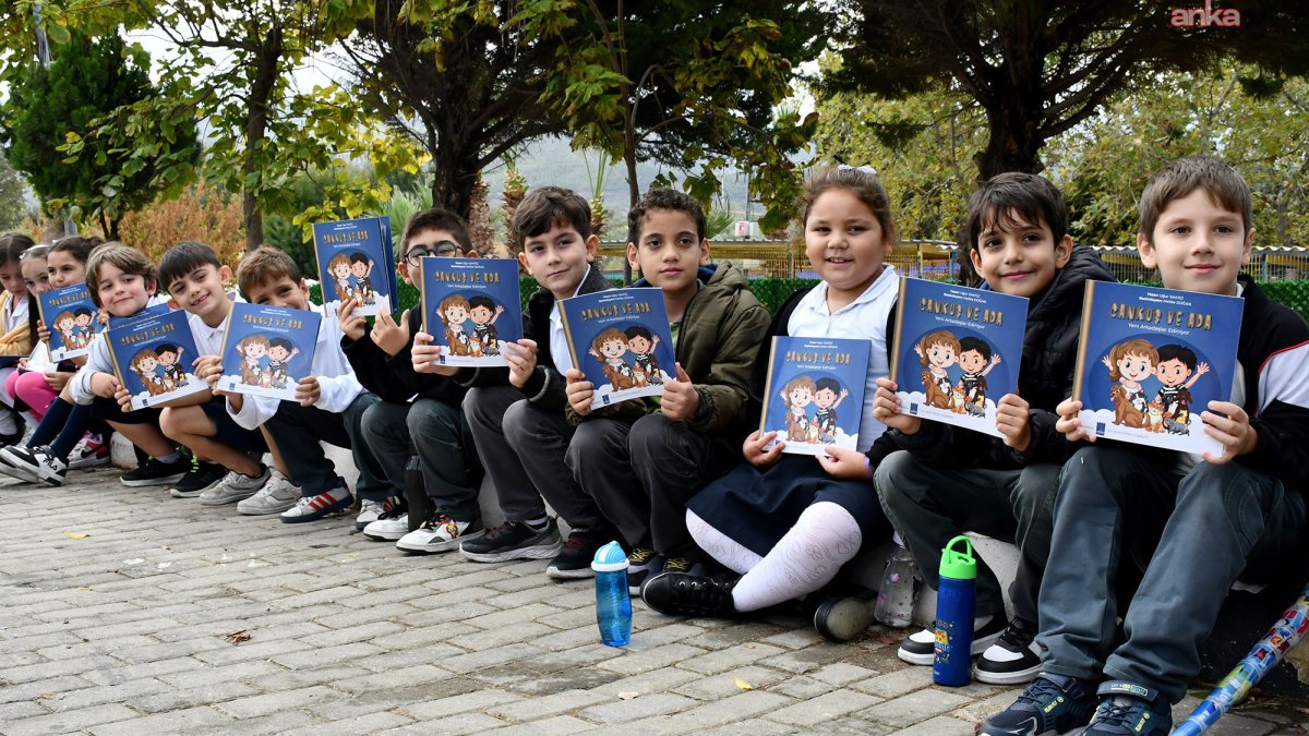 Kuşadası'nda minik öğrenciler evcil hayvanlarla buluştu