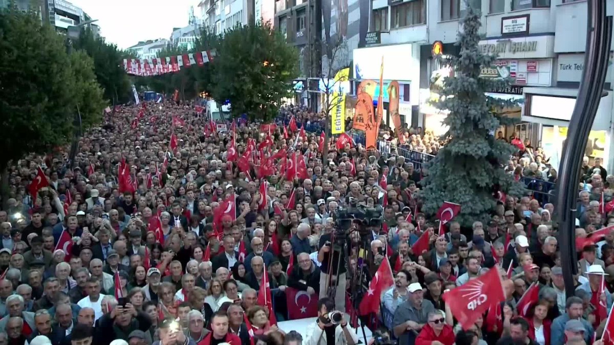 CHP'den dikkat çeken miting: 'Halkın partisinin boynunun borcudur'