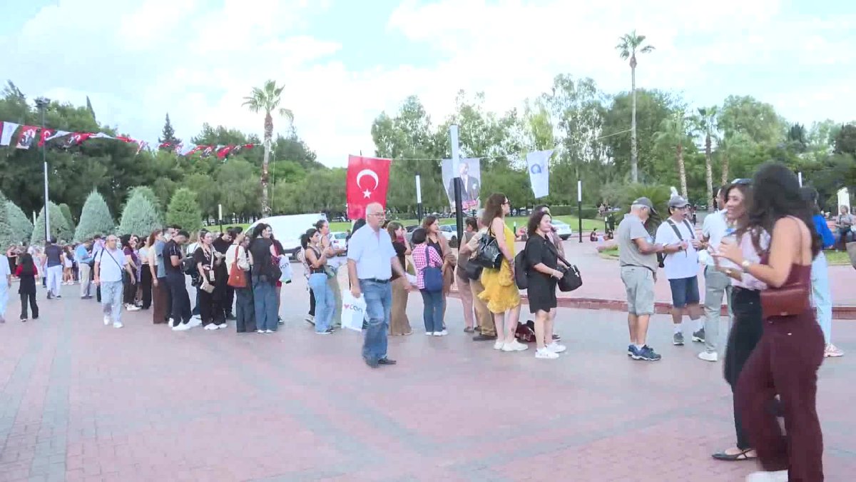 Antalya Kitap Fuarı'na ilk günde büyük ilgi