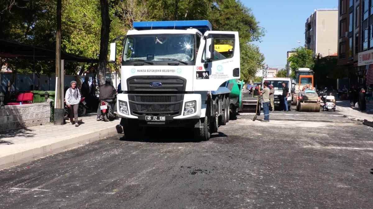 Kırkağaç'ta asfalt seferberliği başladı