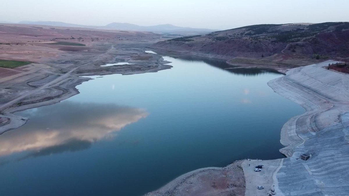 Yozgat'ta baraj kurudu, balıklar öldü