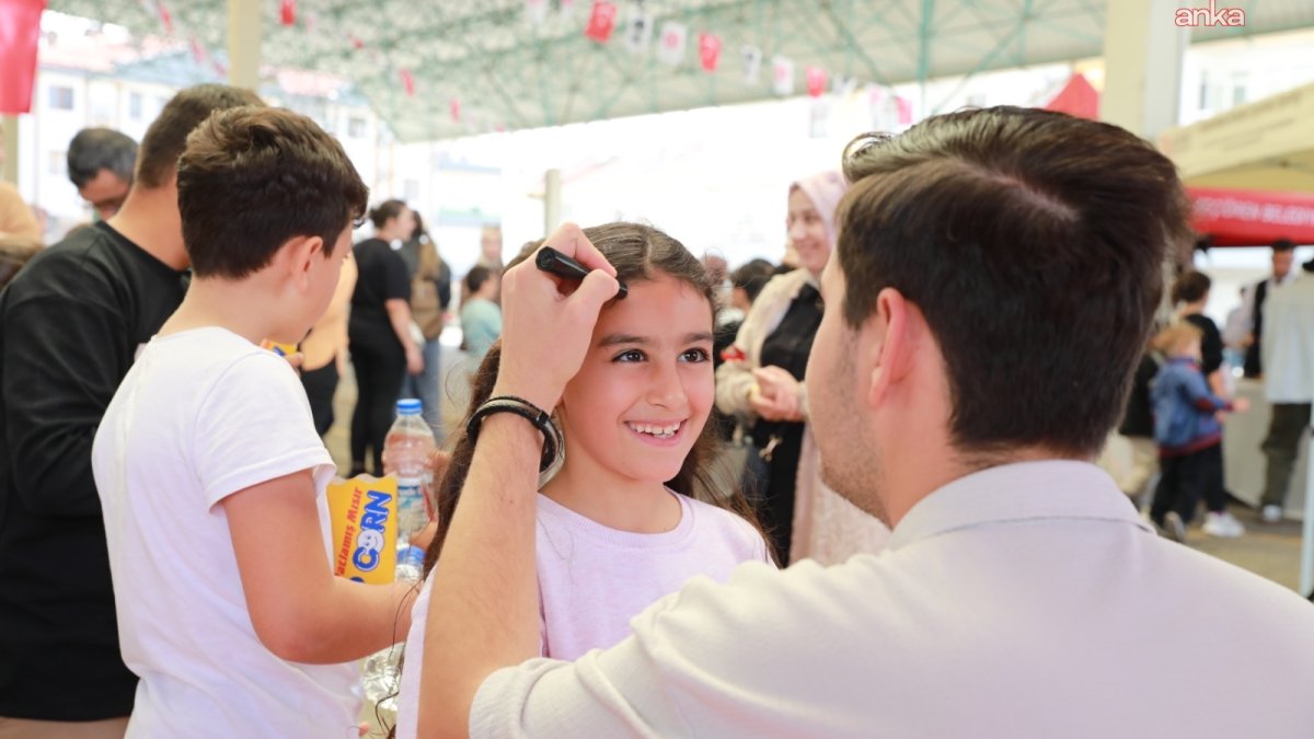 Festivalde sokak oyunları coşkusu