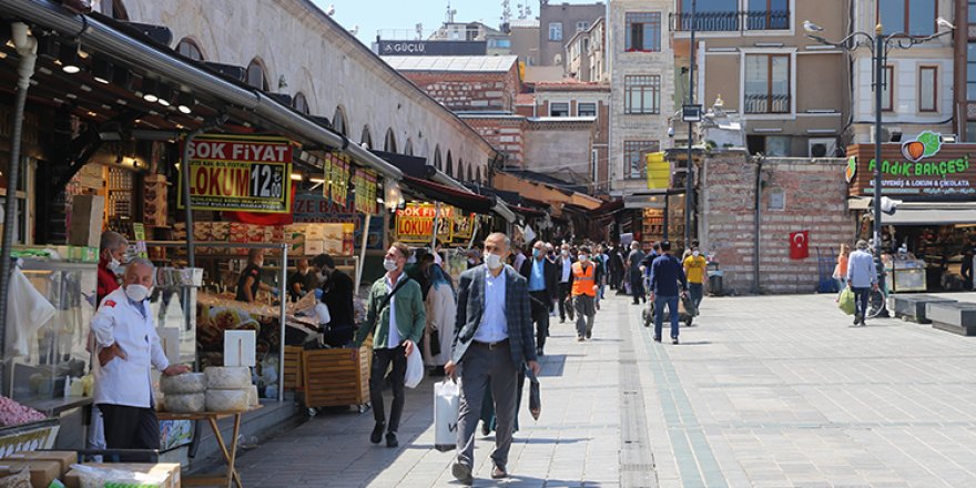 İstanbul'da çarşı-pazar hareketliliği yaşanıyor