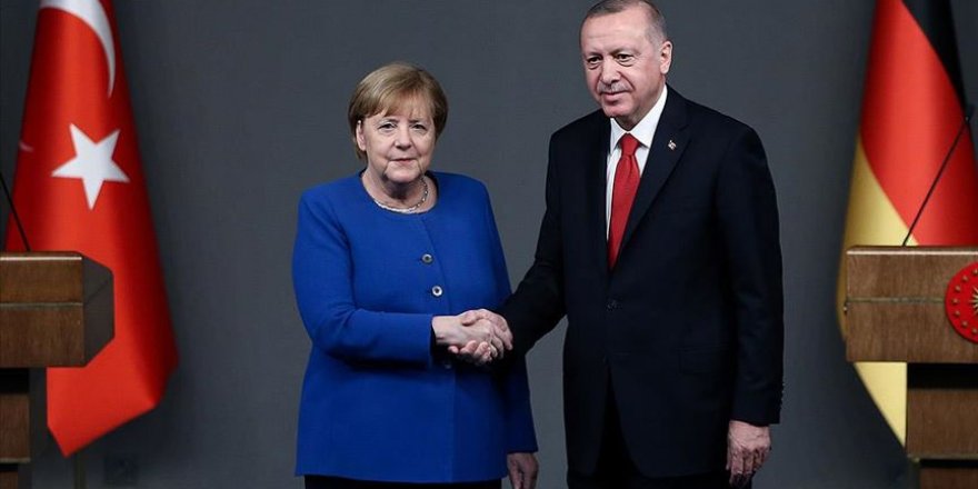 Erdoğan ve Merkel telefonda görüştü