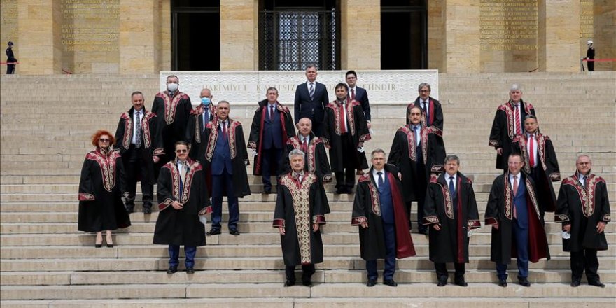 Danıştay Başkanı Zeki Yiğit ve beraberindeki heyet Anıtkabir'i ziyaret etti