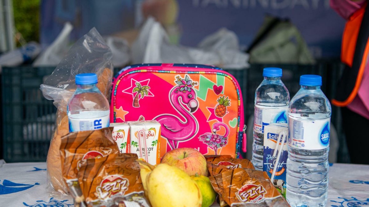 Kuşadası'nda beslenme desteği sürüyor