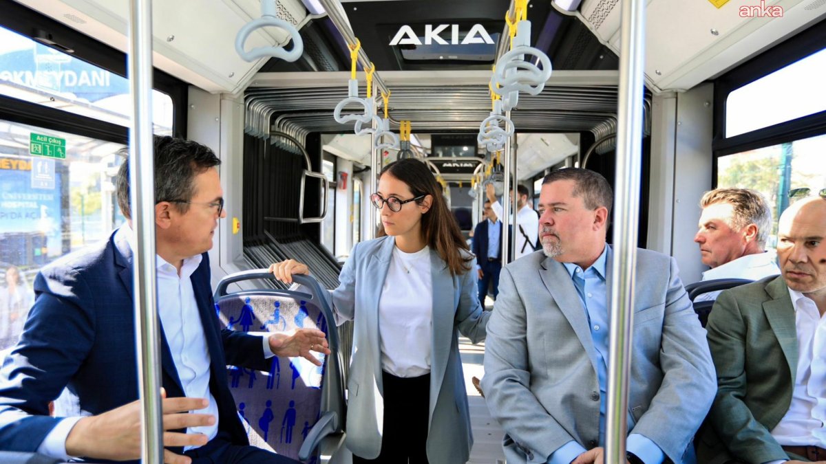 Fransız heyet İstanbul'da metrobüs sistemini inceledi