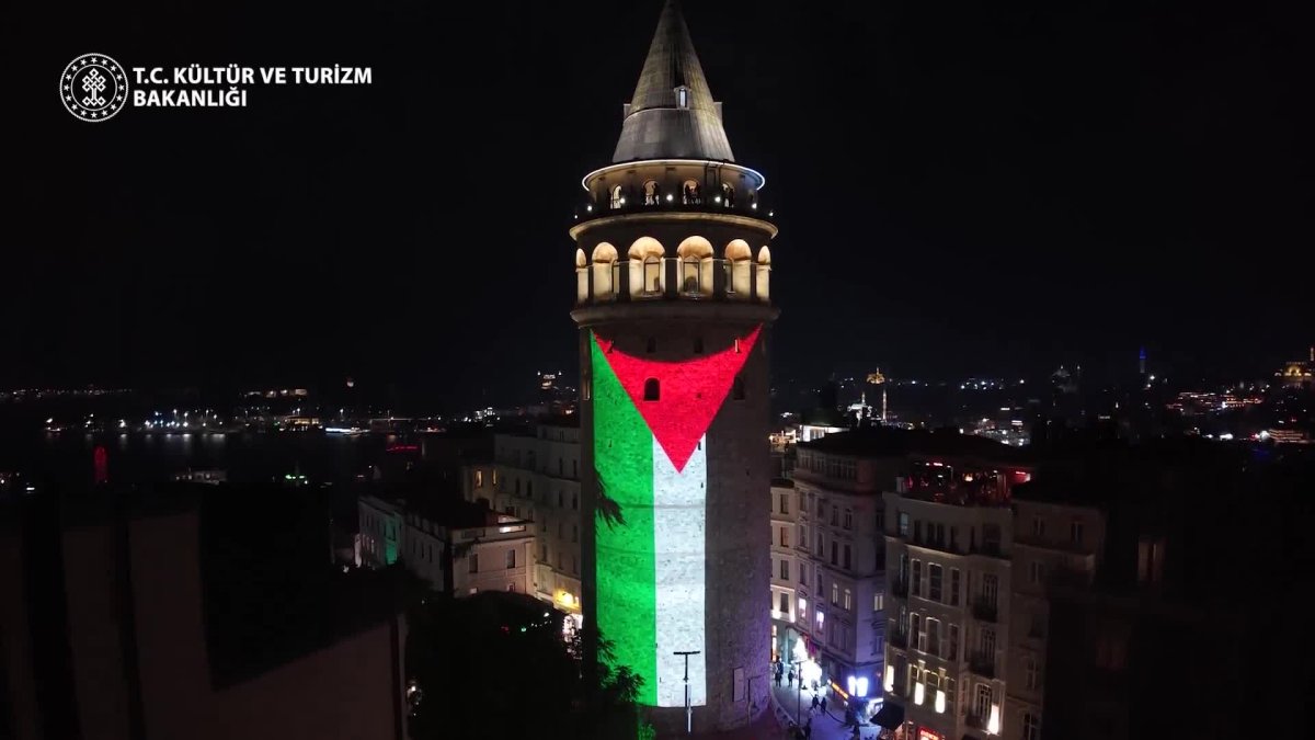 Galata Kulesi'nde Filistin bayrağı ışıklandı