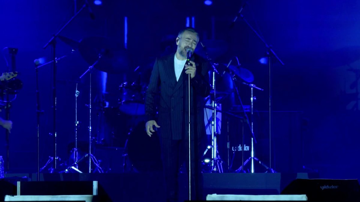 Resul Dindar, Malatya’da coşku dolu bir konser verdi