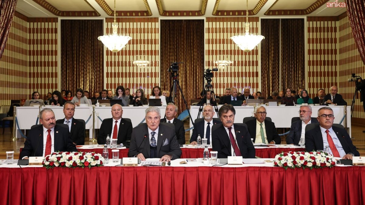 Siyaset, çözüme giden tek yol olarak öne çıkıyor