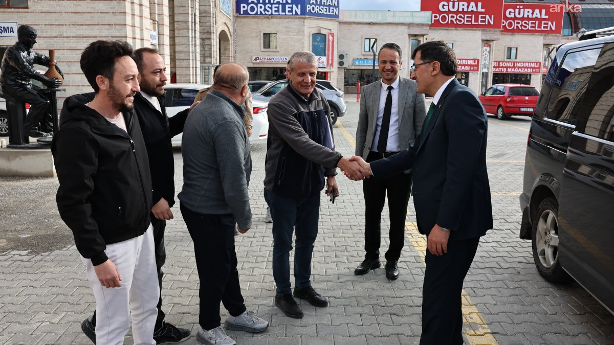 Başkan Kahveci, Çiniciler Çarşısı'nda incelemelerde bulundu