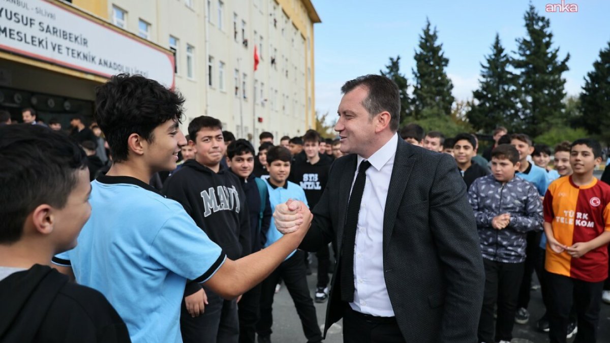 Balcıoğlu'ndan okullara anlamlı ziyaret