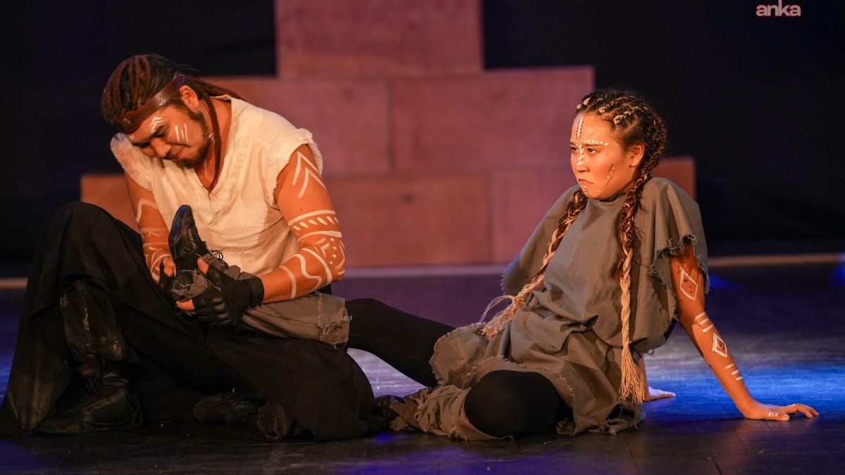 Maltepe Tiyatro Festivali, ‘Siyah Pelerin’ ile açıldı