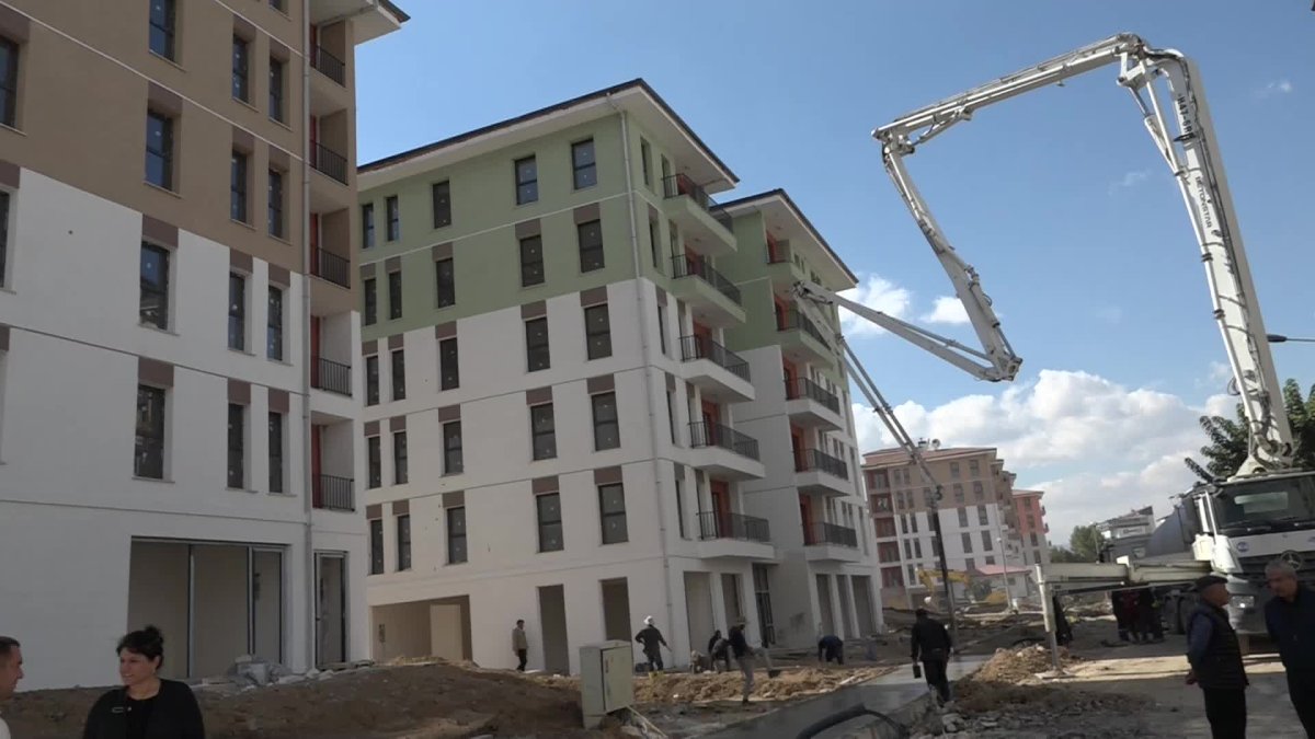 Malatya'da depremzedelerden dönüşüm tepkisi: "Cumhurbaşkanı söz verdi, yerinde ev alamadık"