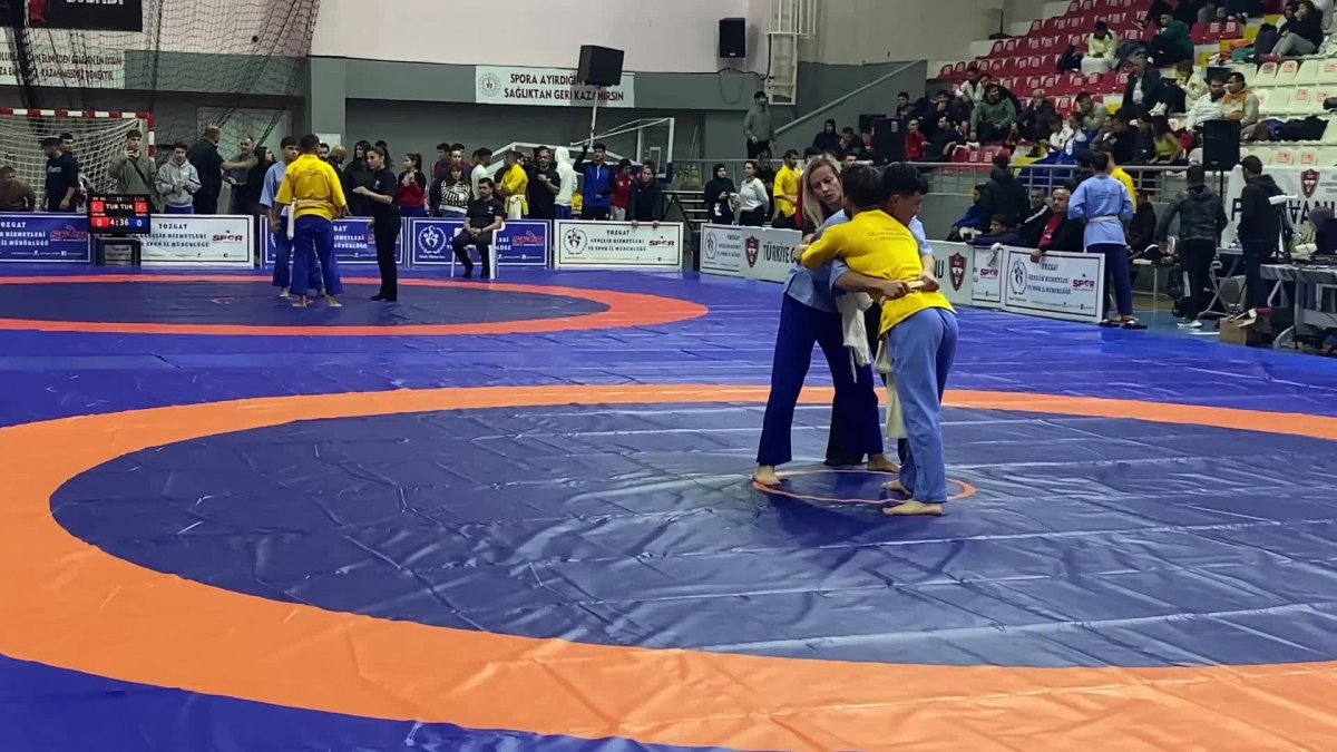 Kuşak güreşleri şampiyonası heyecanla sona erdi