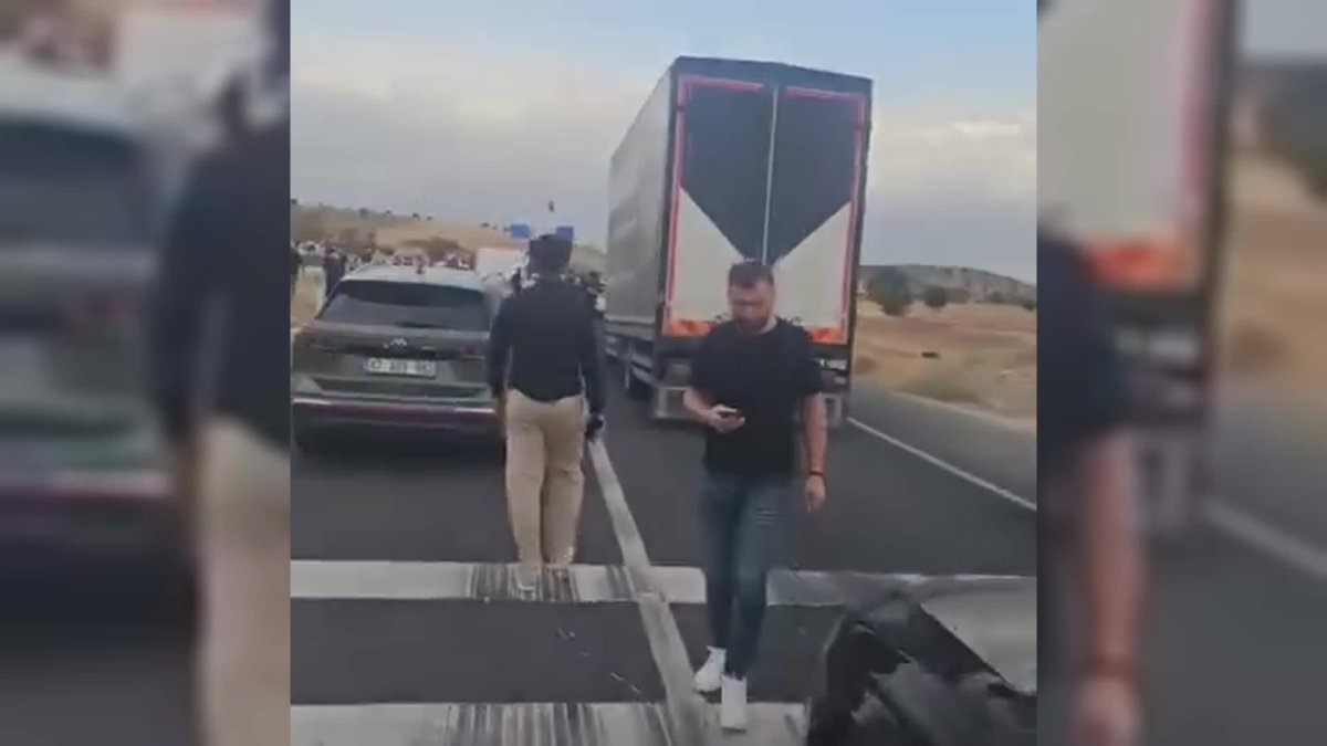 Diyarbakır'da tarım işçilerini taşıyan kamyonet kaza yaptı: 14 yaralı