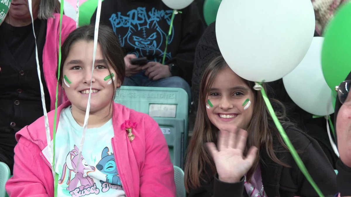 Pembe tişörtlerle Bursa'da mücadeleye destek