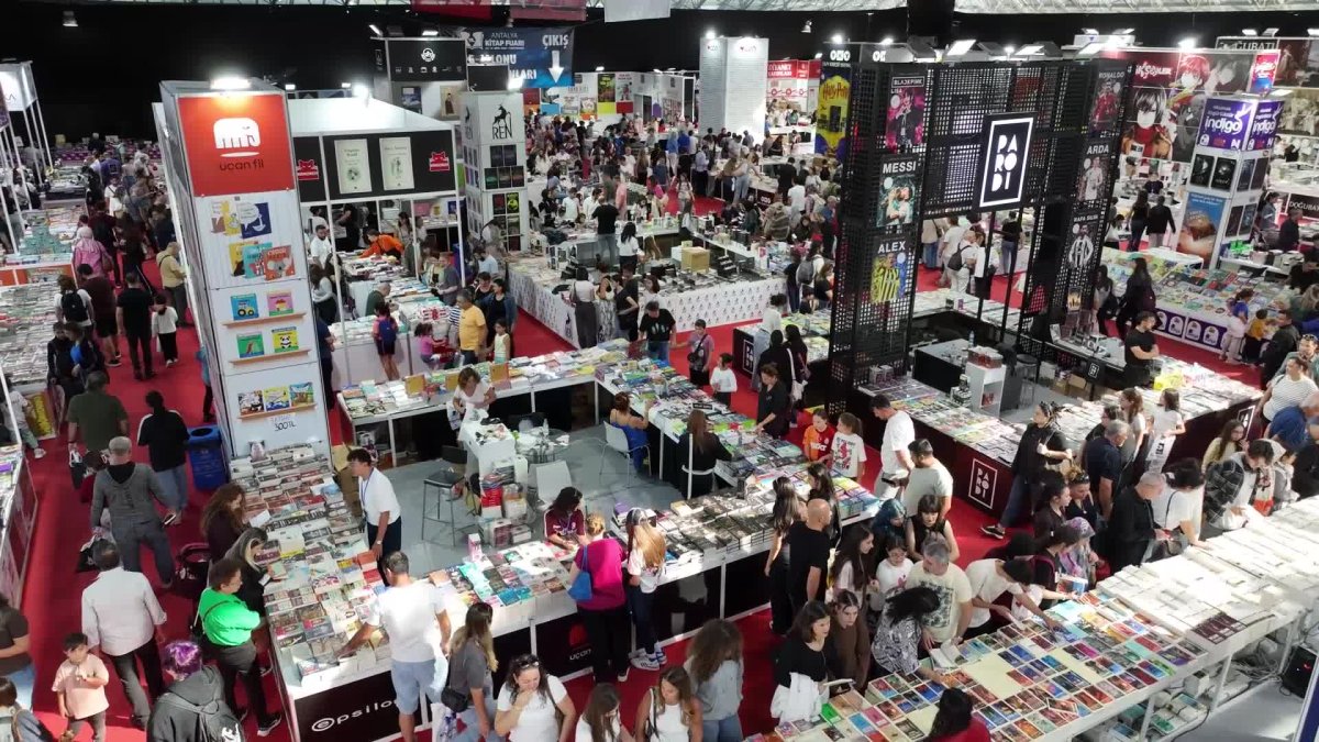 Antalya kitap fuarı rekorla kapandı: 1 milyon 103 bin ziyaretçi!