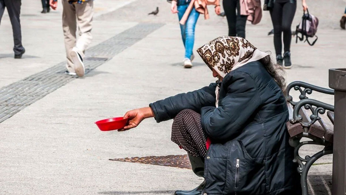 Ekipler denetim yaptı! Dilencinin üzerinden bakın neler çıktı
