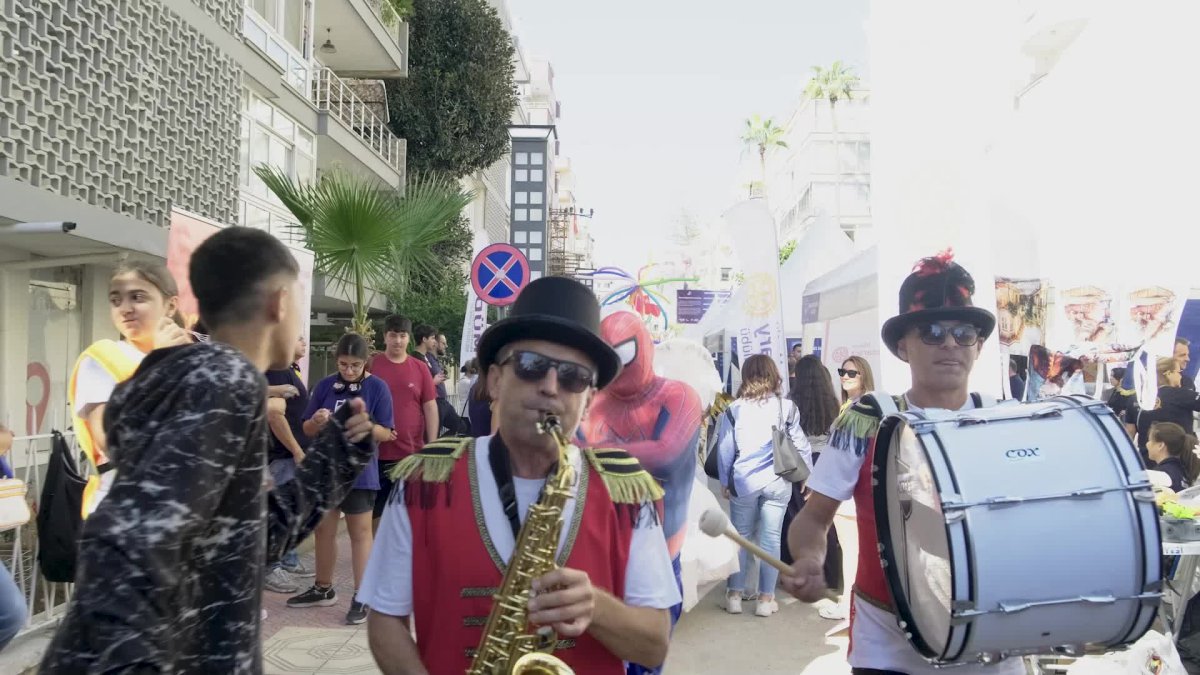 Mersin sokak sanatçıları festivali renkli anlarla sona erdi