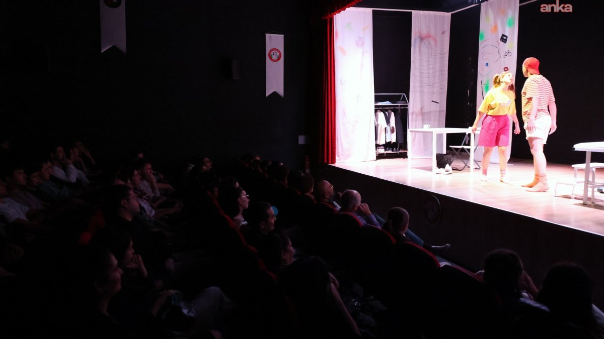 Çocuk Parkı Yaraları, Menteşe'de sahnelendi