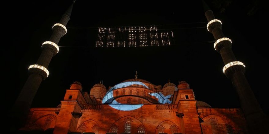 Bin aydan daha hayırlı gece: Kadir Gecesi