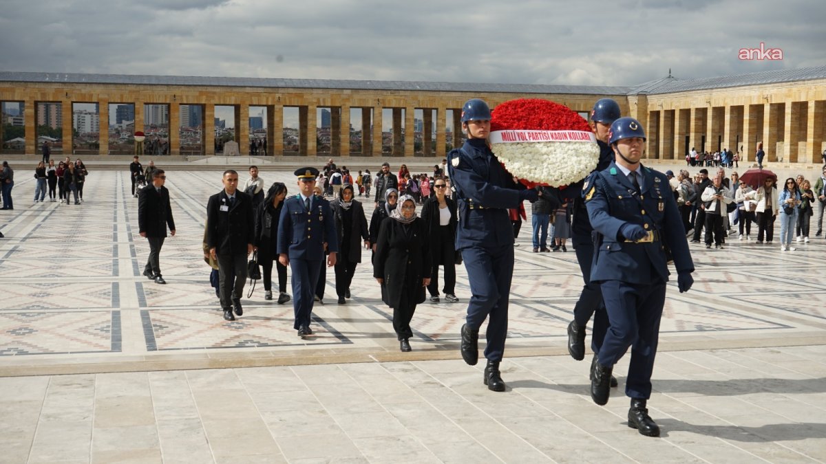 Kadın Kolları’ndan Anıtkabir'e anlamlı ziyaret
