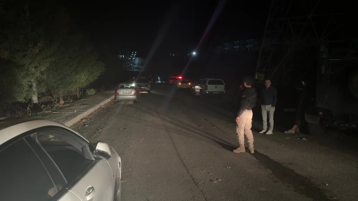 Dur ihtarına uymayan araba sahneye çıktı: 7 yaralı!