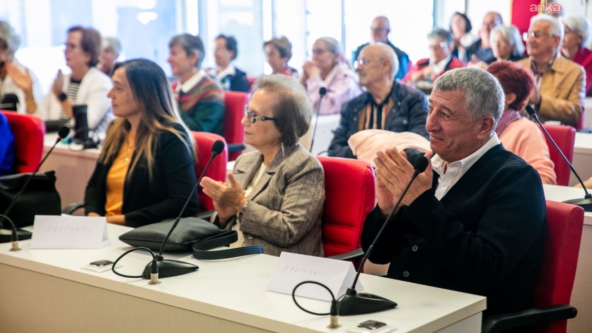 Güzelbahçe Belediyesi 3. Yaş Üniversitesi yeni eğitim dönemiyle kapılarını açtı