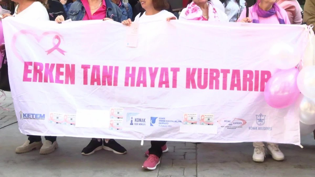 Konak'ta kadınlar meme kanseri farkındalığı için yürüyüş düzenledi