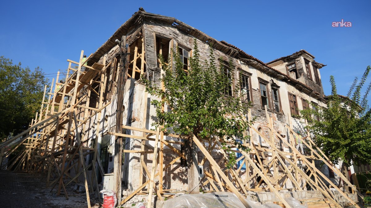 Milas'ta tarihi konağın restorasyonu hızla ilerliyor