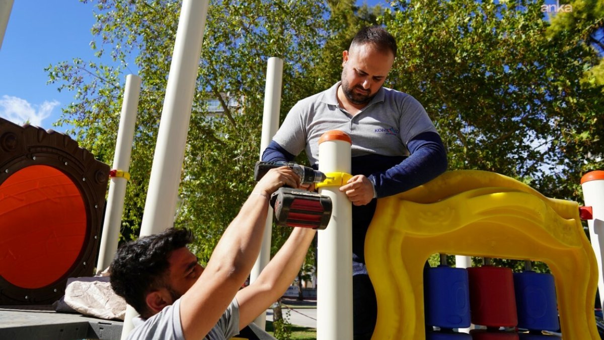 Konyaaltı'ndaki parklar modernleşiyor