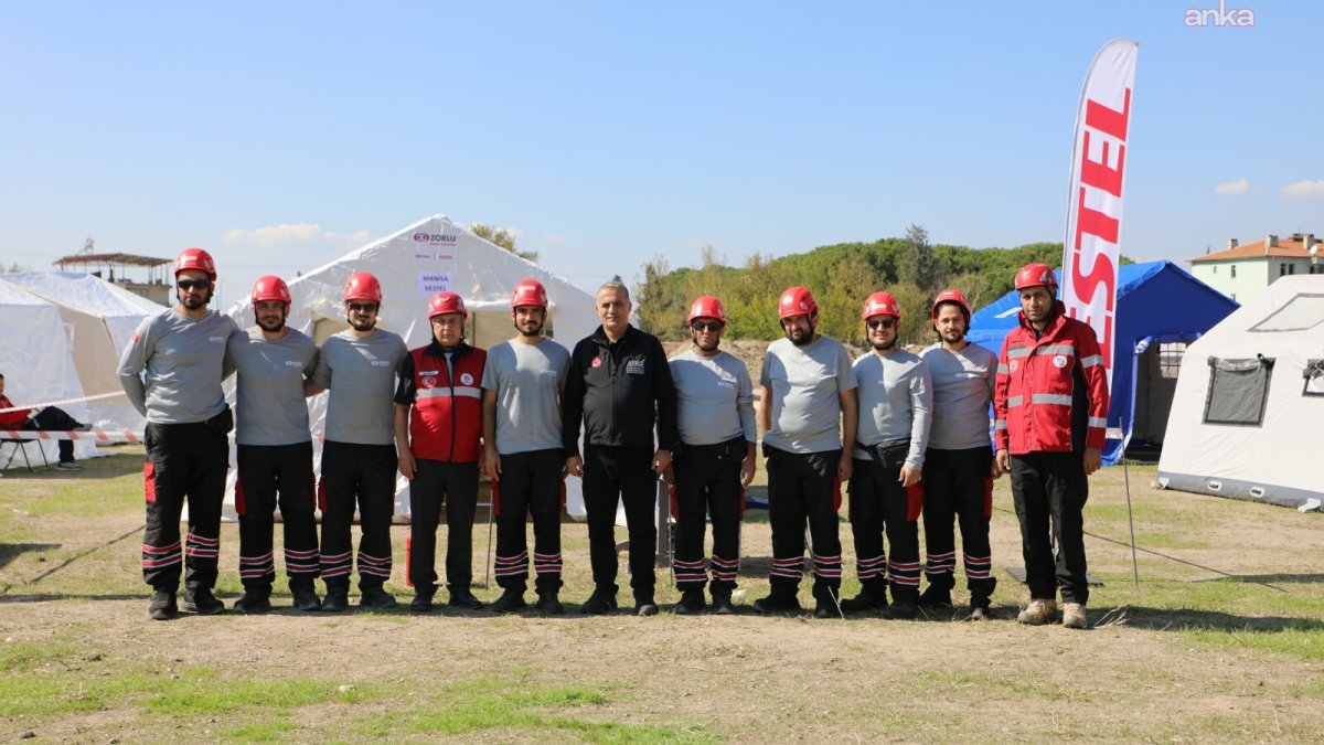 Yunusemre Belediyesi'nin Arama Kurtarma Ekibi, büyük deprem tatbikatında sahne aldı