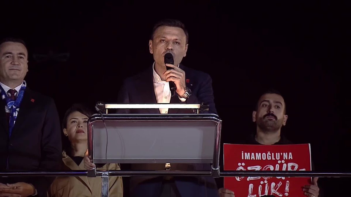 İmamoğlu'ndan CHP mitingine sert mesaj: Yargı ile iktidar gasp ediliyor