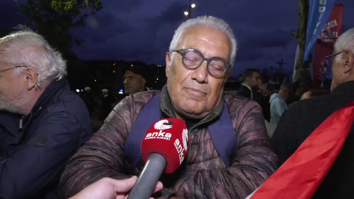 CHP'nin Sarıyer Mitingi'nde yurttaşlardan yoksulluk göndermeleri