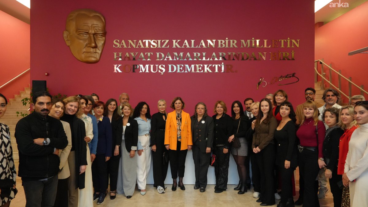 Eskişehir'de 'Kökler ve Kanatlar' sergisi açıldı