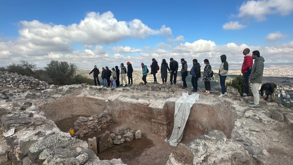 Eskişehir'de rehberler için arkeolojik keşif turu