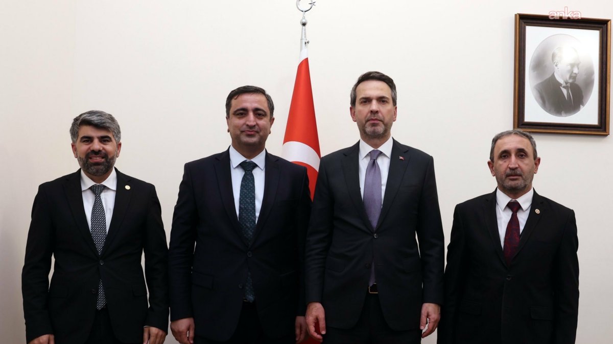 HÜDA PAR'dan bakanla kritik görüşme