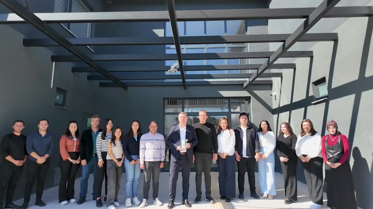 Burdur'da ödül, özel eğitim merkeziyle paylaşıldı