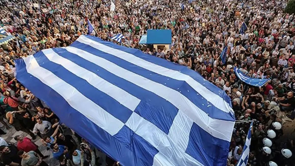 Yunan vatandaşlar isyanda! Çalışma süresi 13 saate çıkarıldı