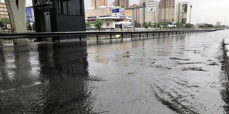 İstanbul'da arife gününde olumsuz hava şartları etkili oluyor