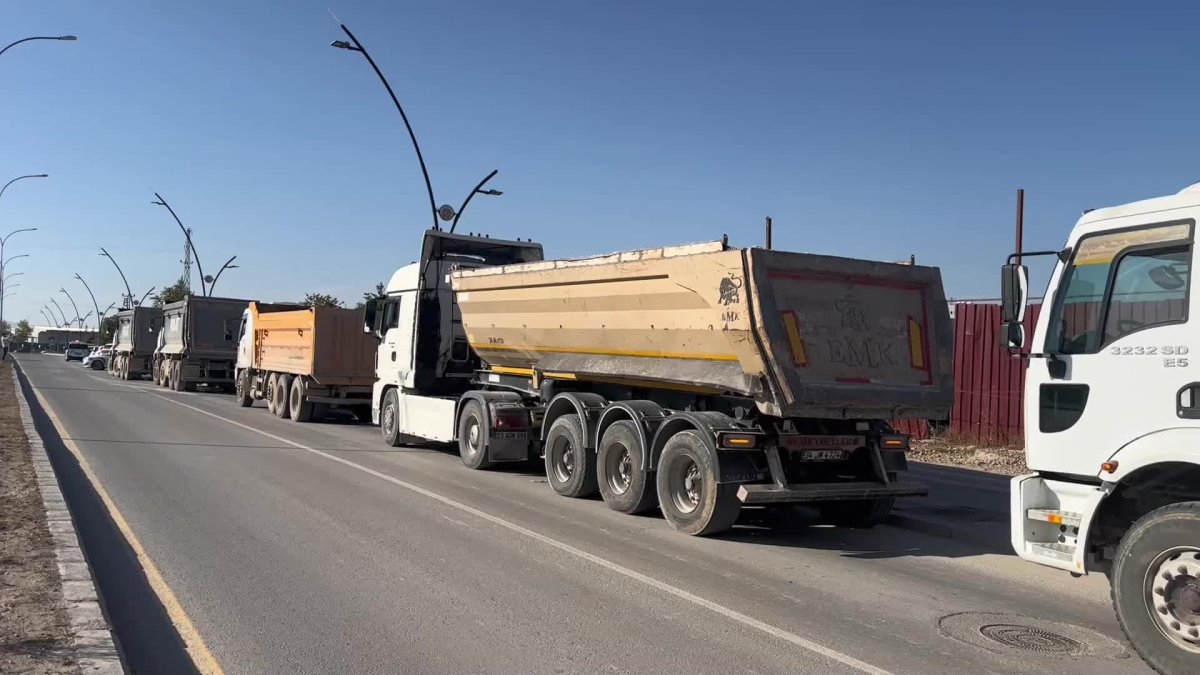 Malatya'da hafriyat kamyonu sürücüleri isyan etti: 'Her gün ceza alıyoruz!'